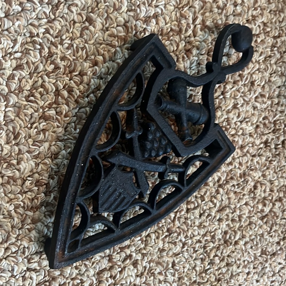 Cast iron for hot items